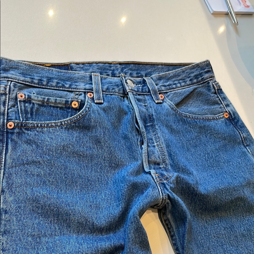 Levi’s Woman’s 501 Classic Straight Leg Blue Jeans, Size 31 x 32, EUC - Picture 8 of 13